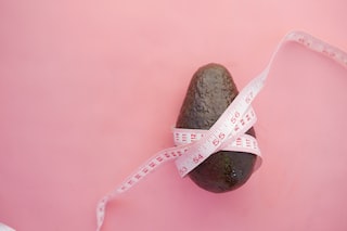 Avocado mit Maßband
